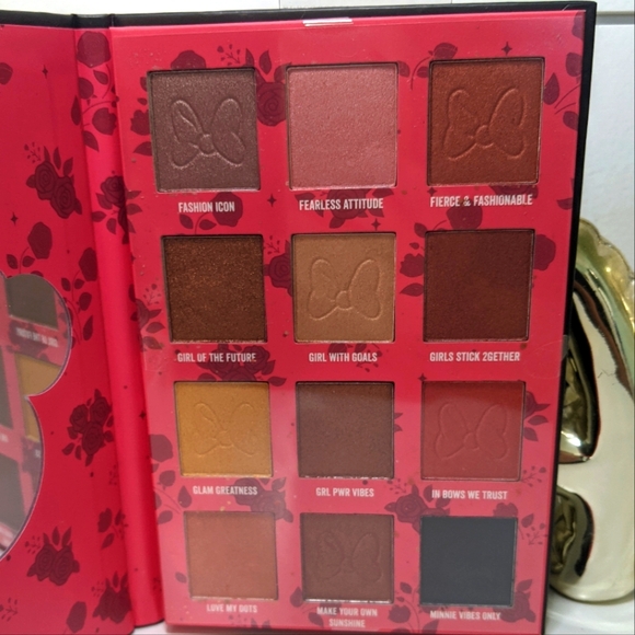 NEW Taste Beauty x Disney Minnie Mouse 12 Color Eyeshadow Palette - Picture 4 of 5